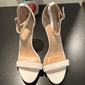 3/25 🔵Prettylittlething white Strap Heeled Sandals 4.5 inch heel.